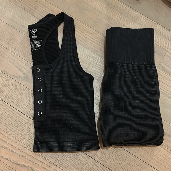 Aura ribbed yoga set~very cute for ur work-outs~add to ur athleisure collection. - Picture 2 of 7